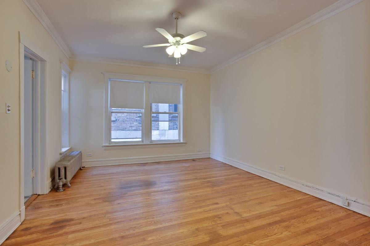 Apartment for rent at 5121 S Kenwood Ave, Chicago, IL 60615