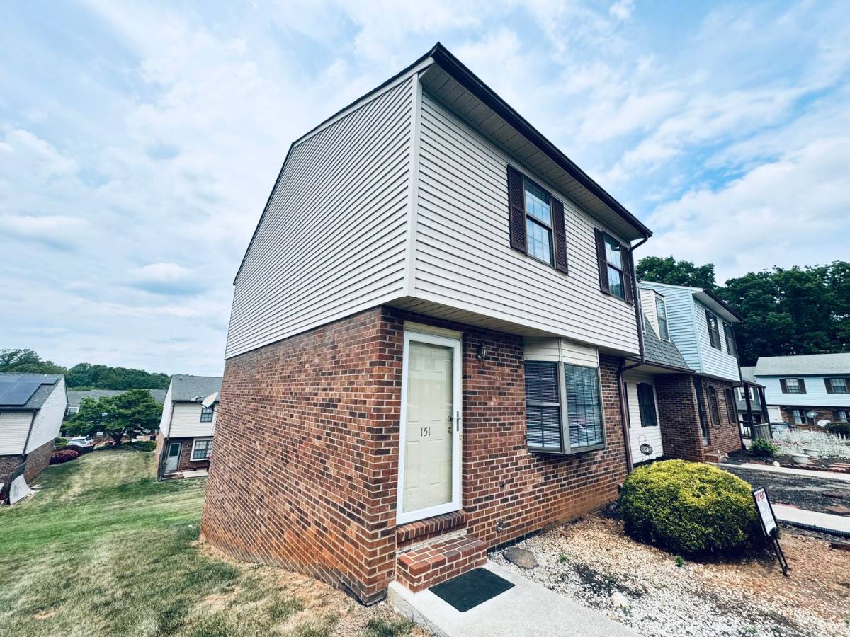 Townhouse for rent at 151 Kitty Hawk Square, Lynchburg, VA 24502