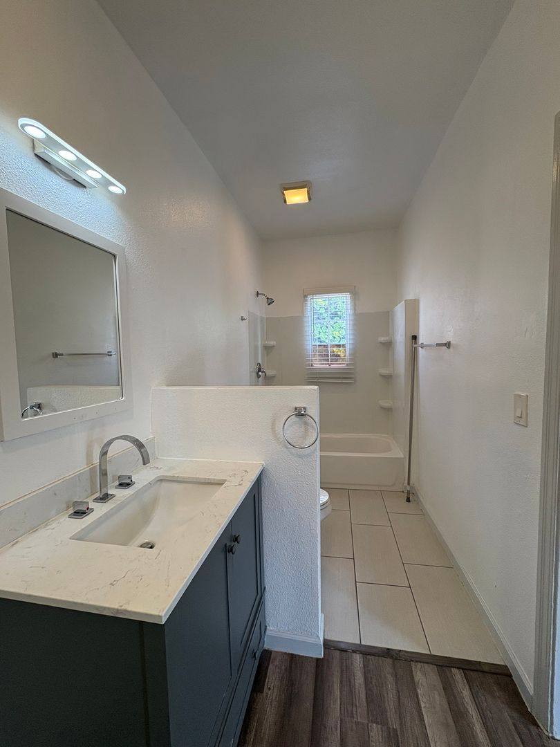 Apartment for rent at 1000 Redondo Ave, Long Beach, CA 90804