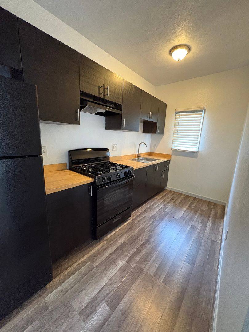 Apartment for rent at 1000 Redondo Ave, Long Beach, CA 90804