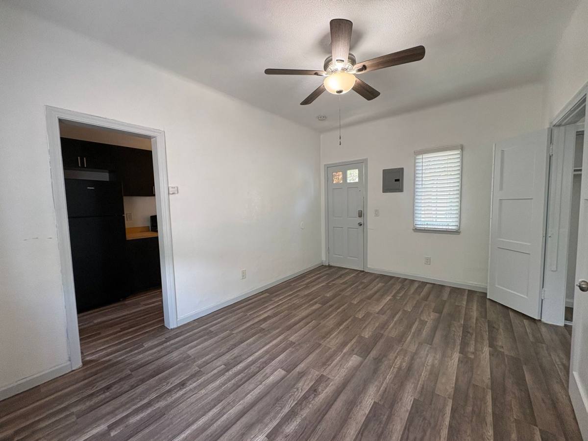 Apartment for rent at 1000 Redondo Ave, Long Beach, CA 90804