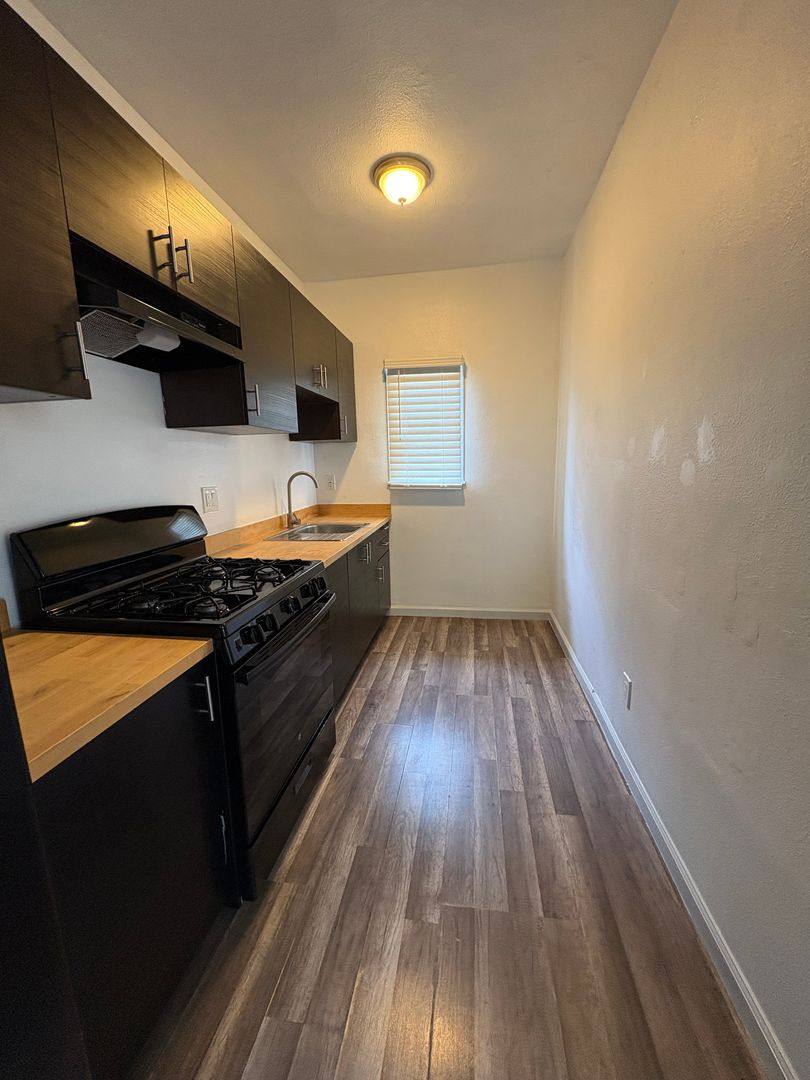 Apartment for rent at 1000 Redondo Ave, Long Beach, CA 90804