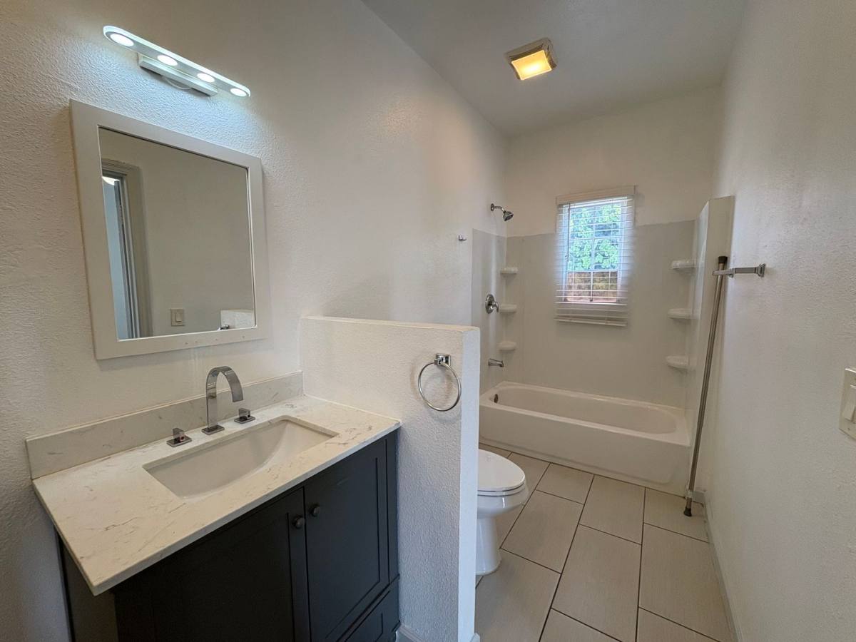 Apartment for rent at 1000 Redondo Ave, Long Beach, CA 90804