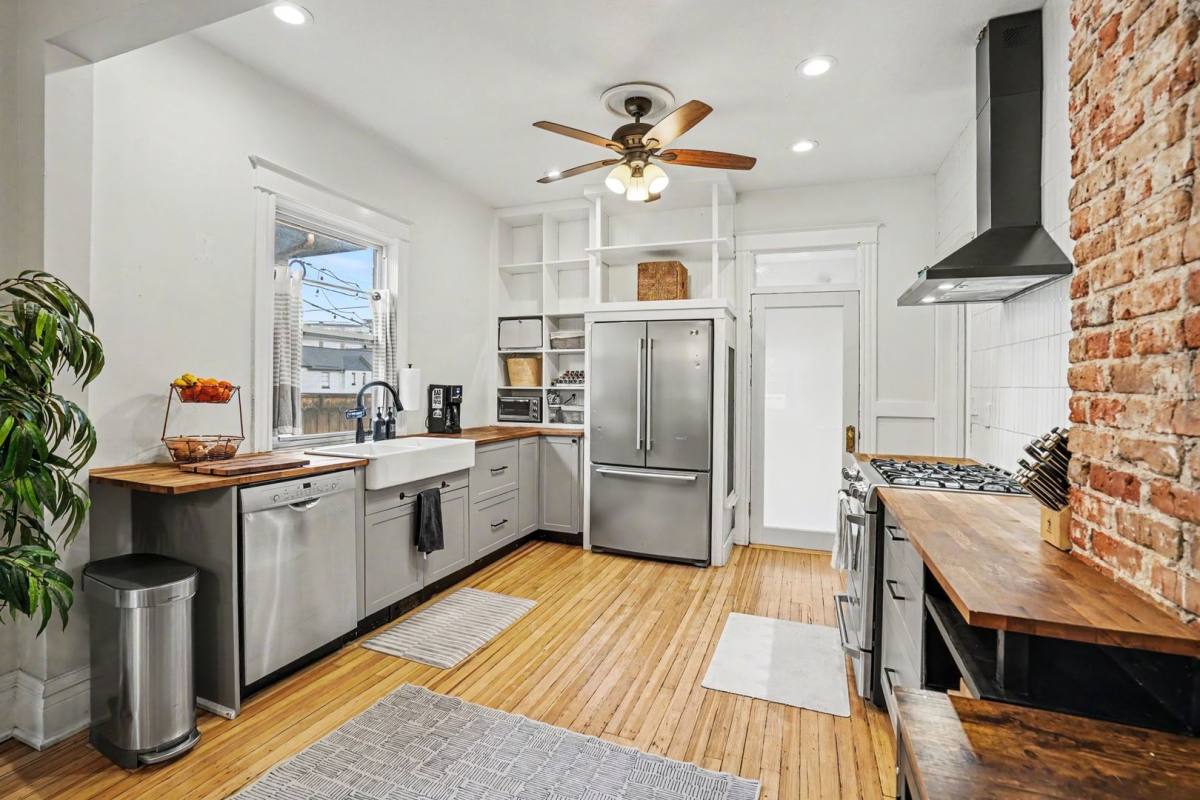 House for rent at 985 S Pennyslvania St, Denver, CO 80209