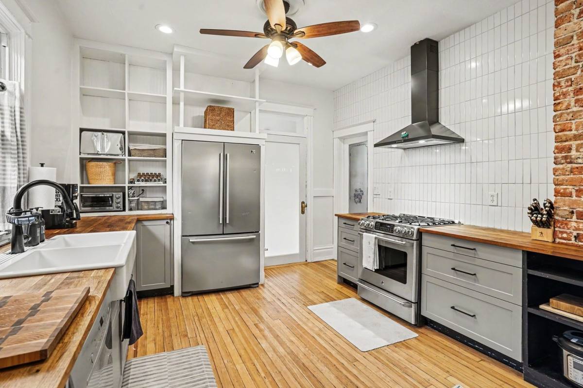 House for rent at 985 S Pennyslvania St, Denver, CO 80209