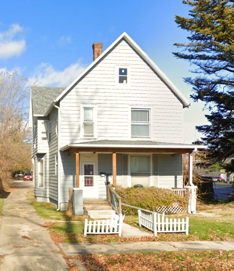 Apartment for rent at 1512 Lafayette Ave, Mattoon, IL 61938