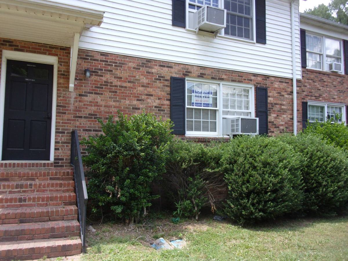 Apartment for rent at 1045 W Meadow Dr, Lancaster, SC 29720