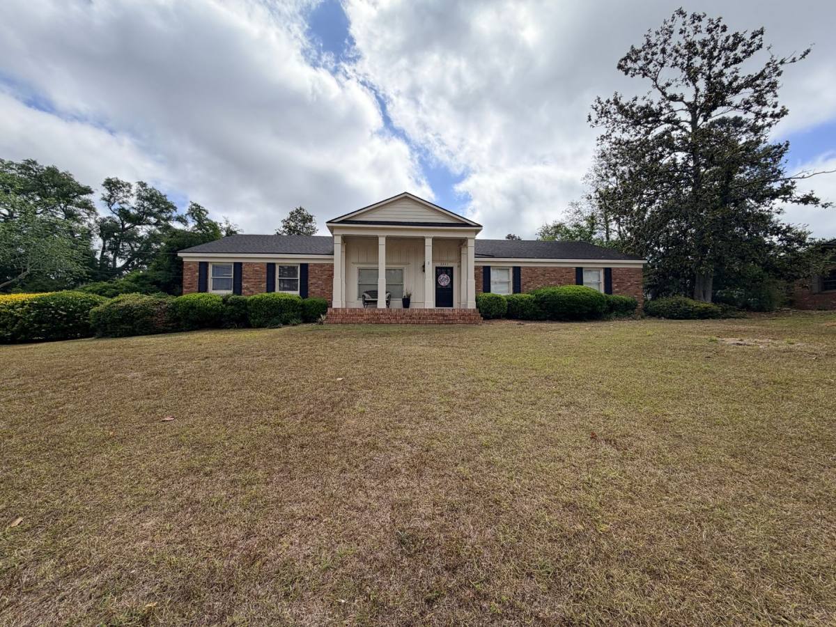 House for rent at 2311 Pinecliff Dr, Valdosta, GA 31602