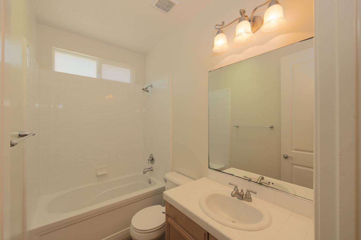 House for rent at 326 Lakeview Court, Oxnard, CA 93036