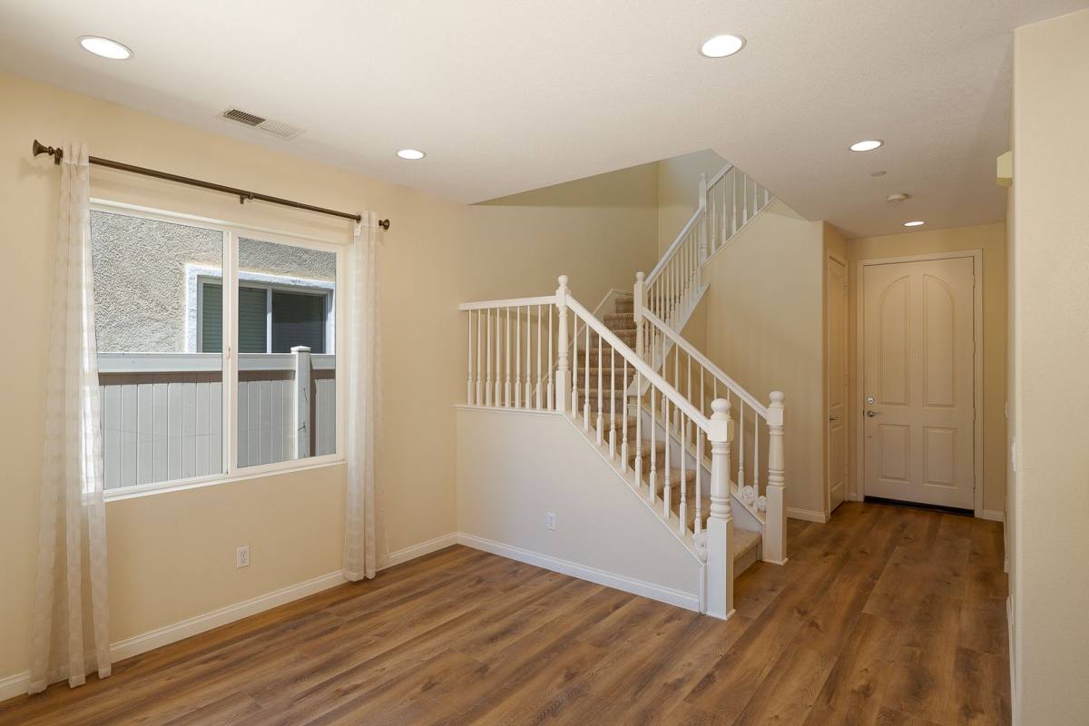 House for rent at 326 Lakeview Court, Oxnard, CA 93036