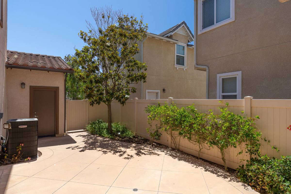 House for rent at 326 Lakeview Court, Oxnard, CA 93036