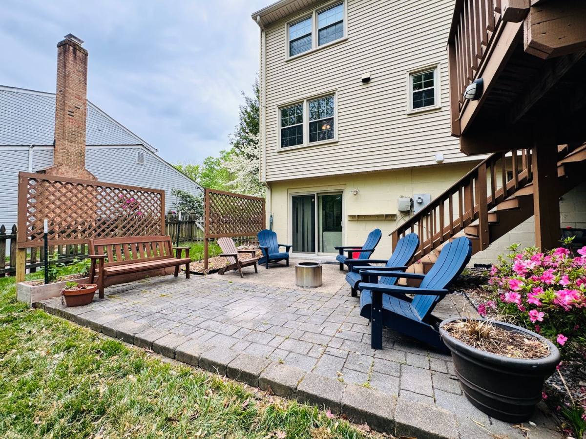 House for rent at 12525 Hedges Run Dr, Woodbridge, VA 22191