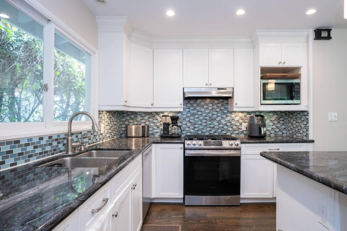 House for rent at 825 Tyburn Rd, Palos Verdes Peninsula, CA 90274