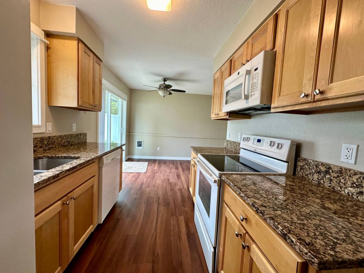 Apartment for rent at 1098 SW Hensley Rd, Troutdale, OR 97060