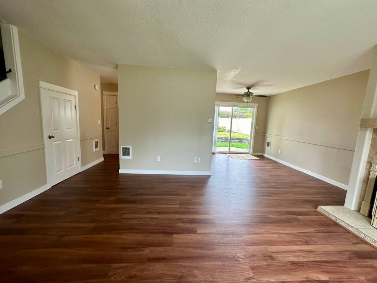 Apartment for rent at 1098 SW Hensley Rd, Troutdale, OR 97060