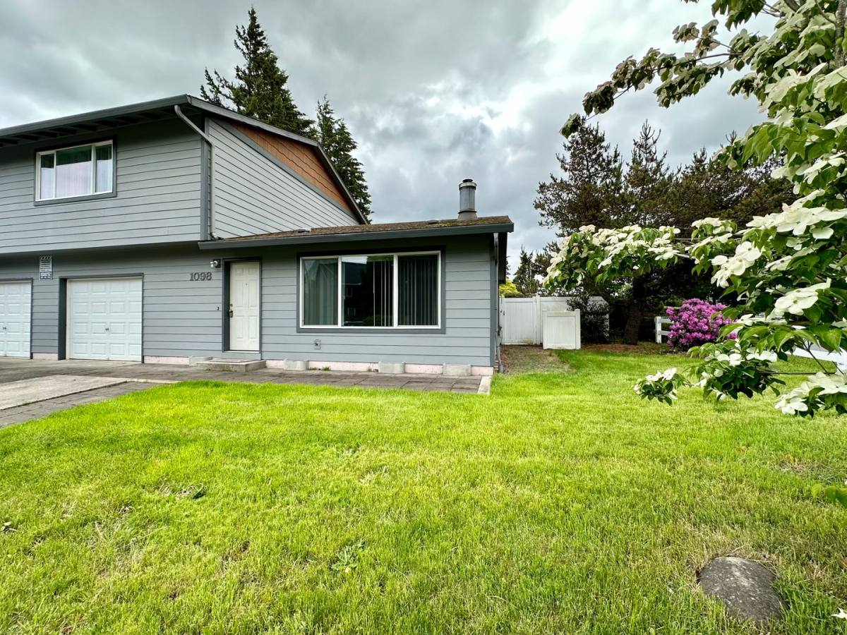 Apartment for rent at 1098 SW Hensley Rd, Troutdale, OR 97060