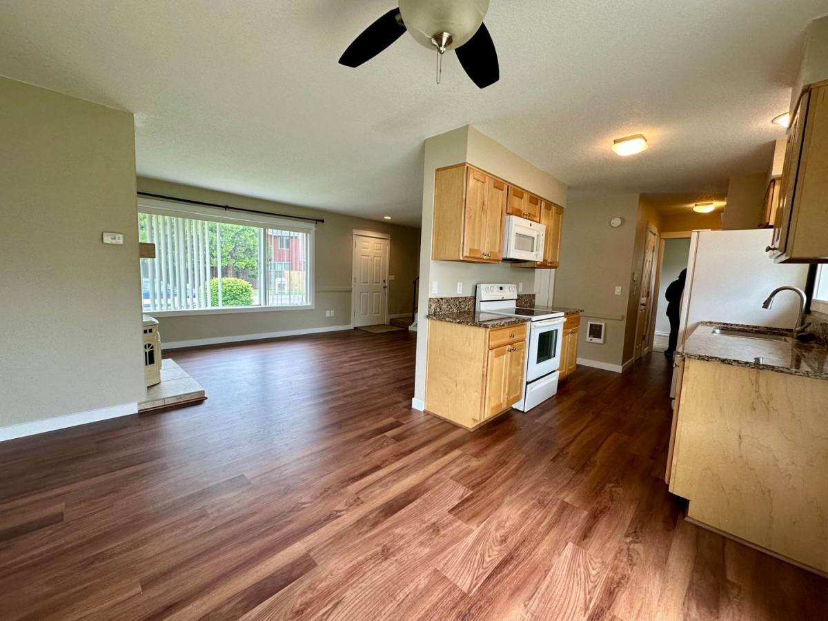 Apartment for rent at 1098 SW Hensley Rd, Troutdale, OR 97060