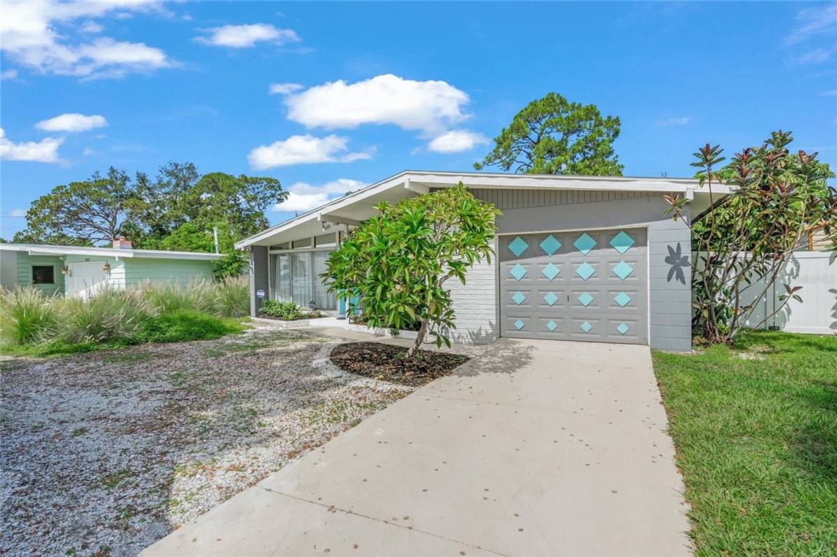House for rent at 4801 Sarasota Ave, Sarasota, FL 34234