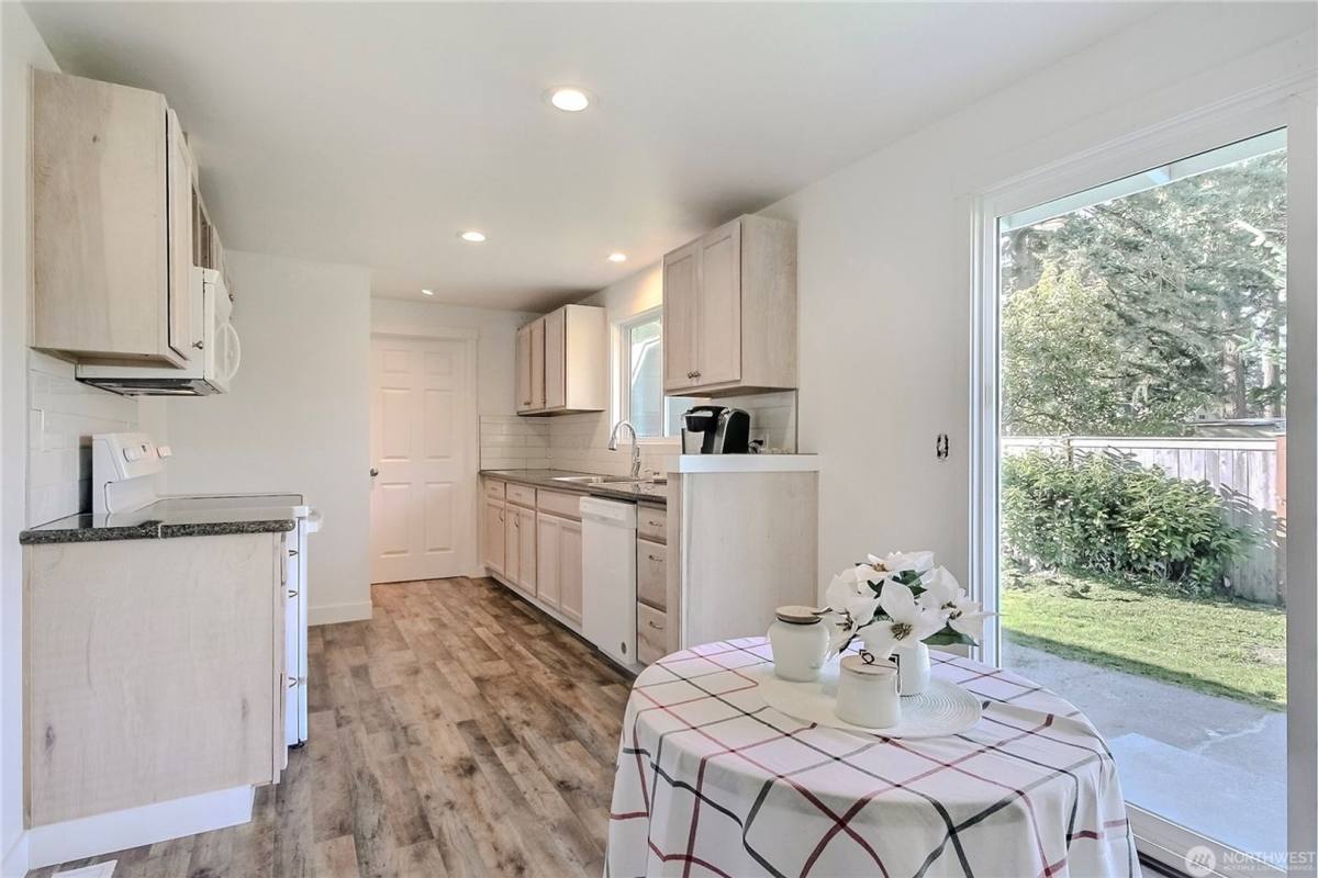 House for rent at 12208 Edgewood Ave SW, Lakewood, WA 98499