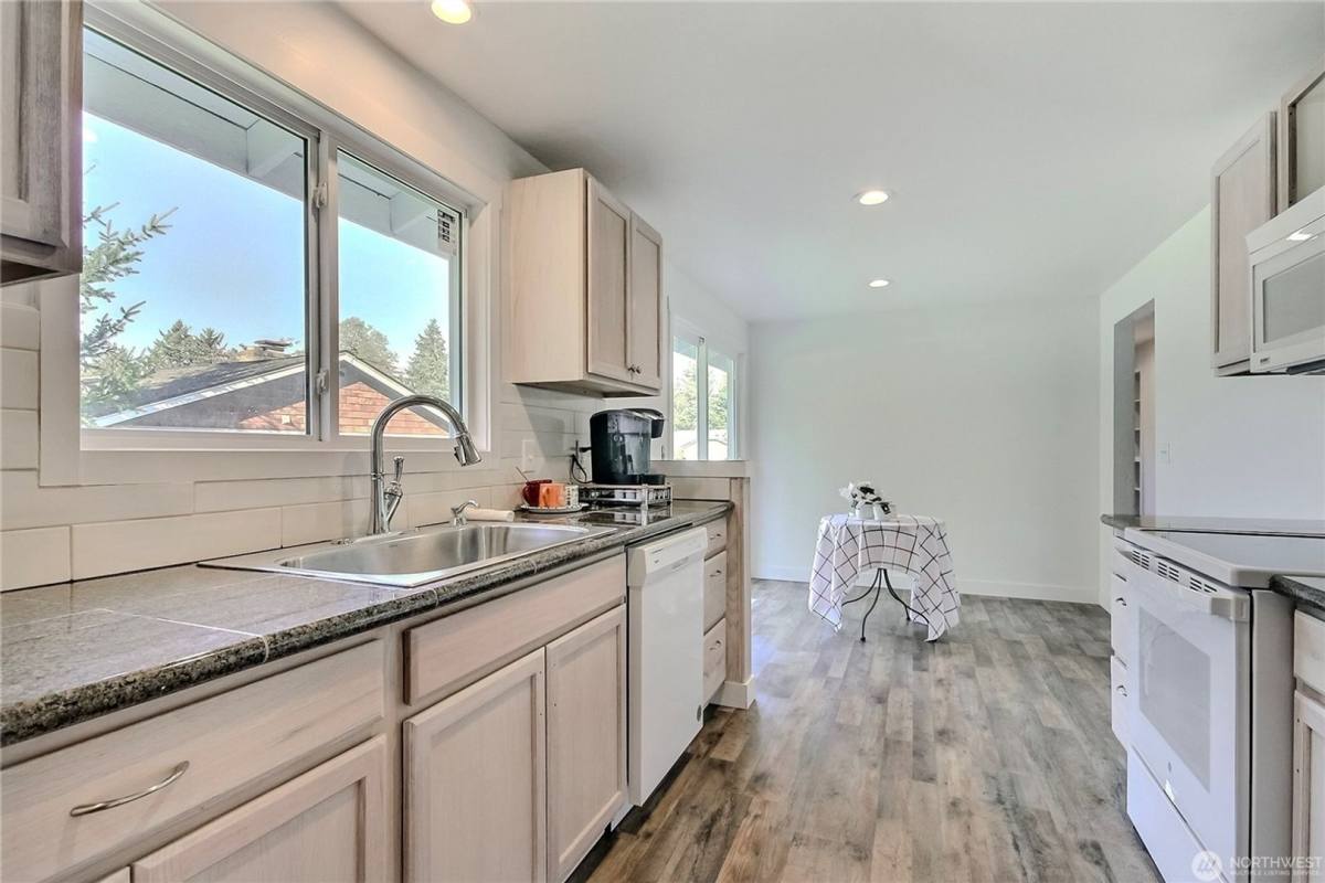 House for rent at 12208 Edgewood Ave SW, Lakewood, WA 98499