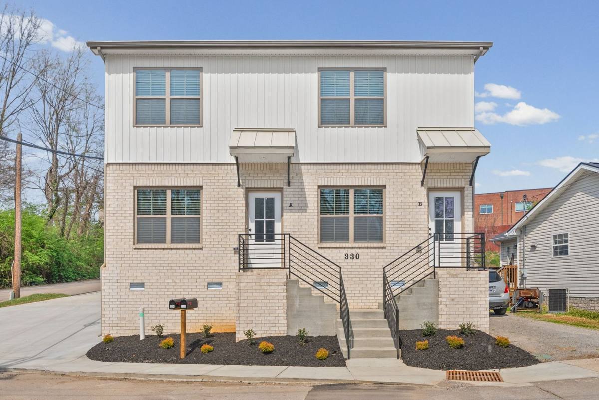 Townhouse for rent at 320-330 S 7th St, Clarksville, TN 37040