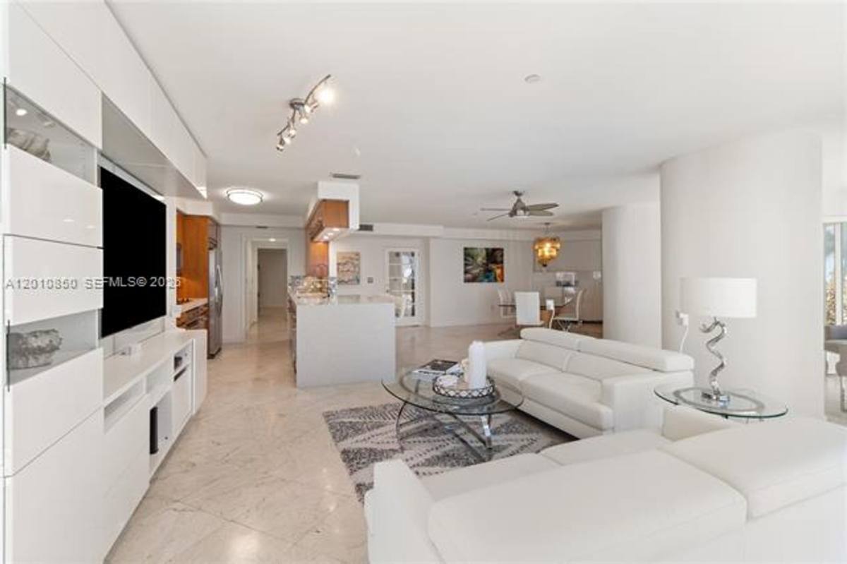 Apartment for rent at 18671 Collins Ave, North Miami Beach, FL 33160