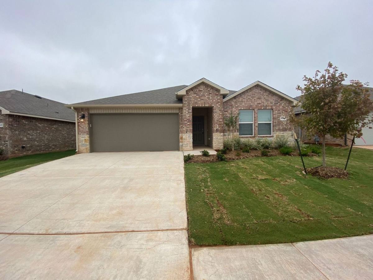 House for rent at 4301 Moonlight Rd, Mustang, OK 73064