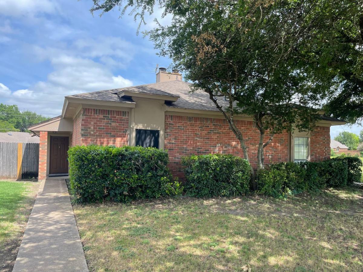 House for rent at 1754 Carrington Dr, Red Oak, TX 75154
