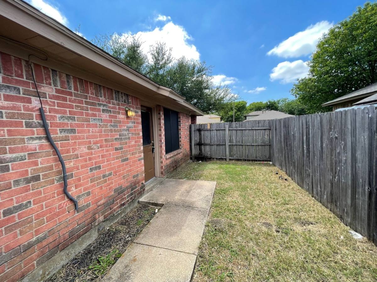 House for rent at 1754 Carrington Dr, Red Oak, TX 75154