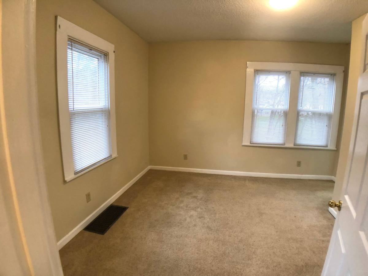 Apartment for rent at 995 E Maiden St, Washington, PA 15301