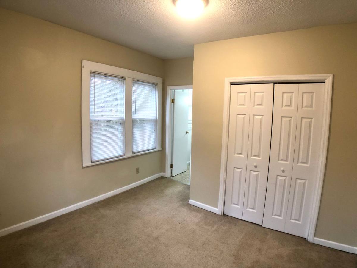 Apartment for rent at 995 E Maiden St, Washington, PA 15301