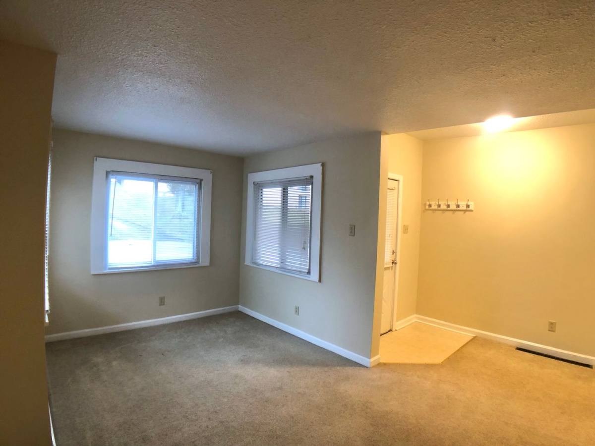 Apartment for rent at 995 E Maiden St, Washington, PA 15301