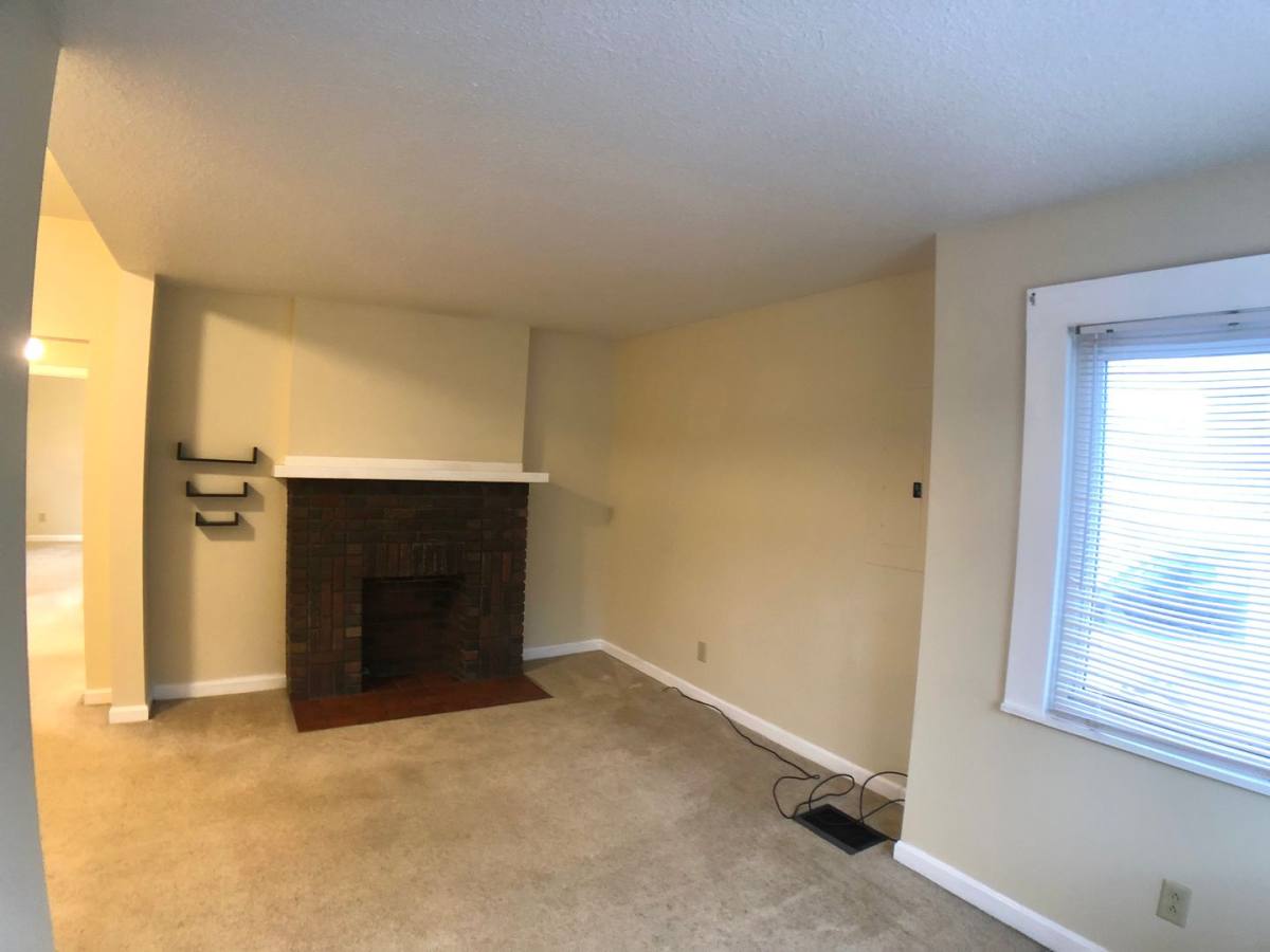 Apartment for rent at 995 E Maiden St, Washington, PA 15301