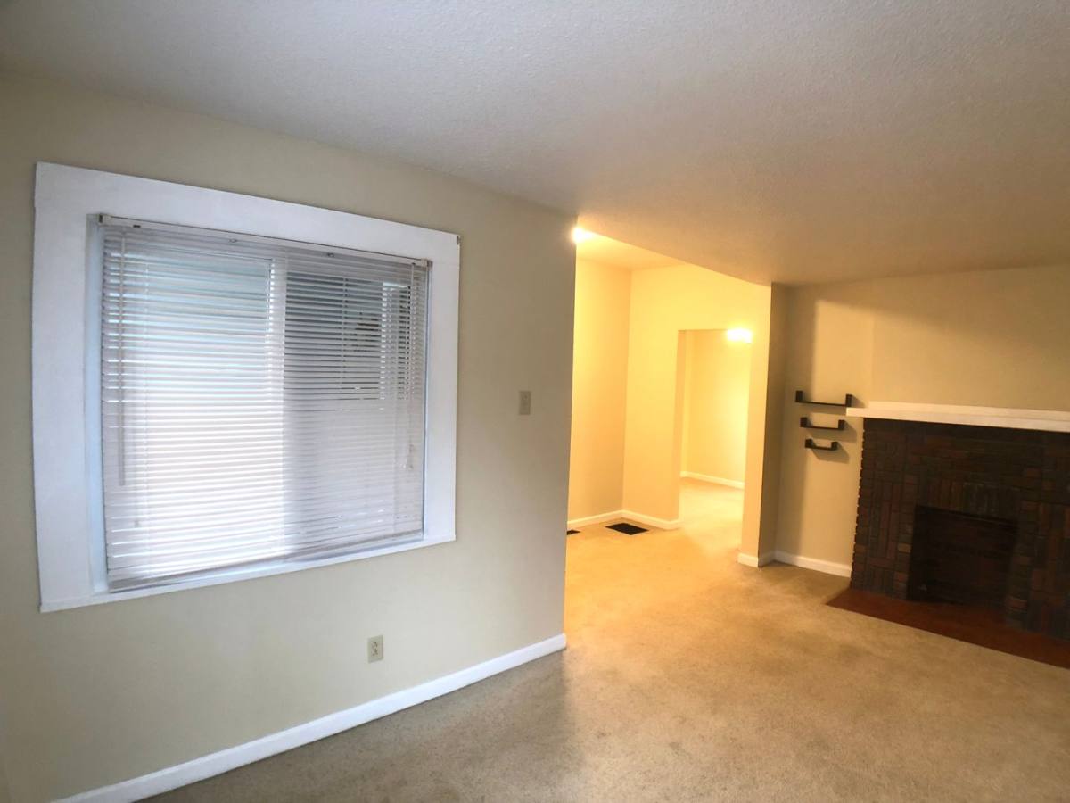 Apartment for rent at 995 E Maiden St, Washington, PA 15301