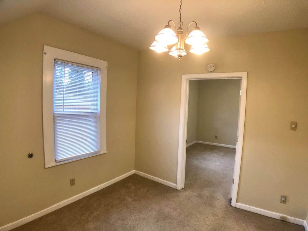 Apartment for rent at 995 E Maiden St, Washington, PA 15301