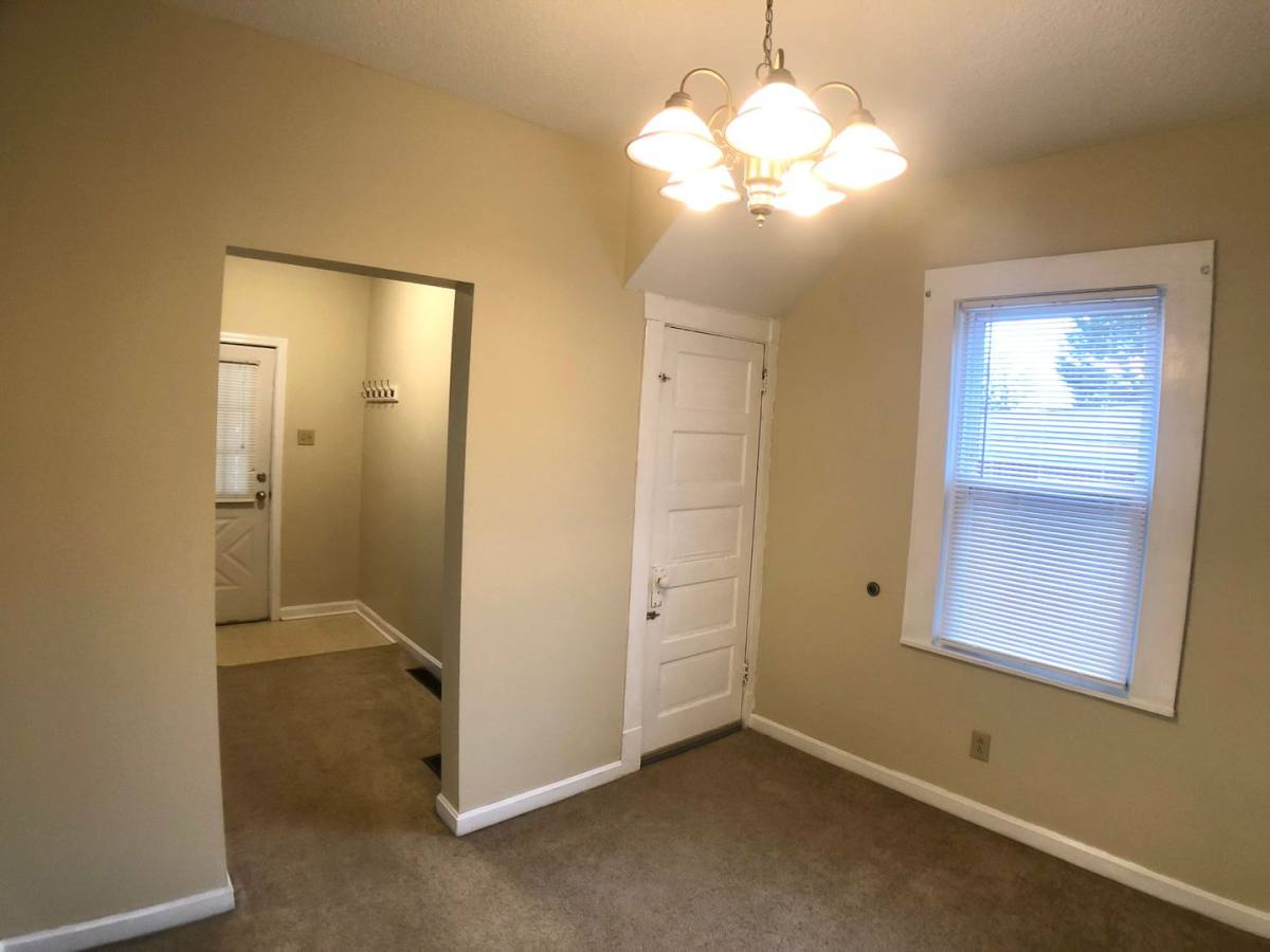 Apartment for rent at 995 E Maiden St, Washington, PA 15301