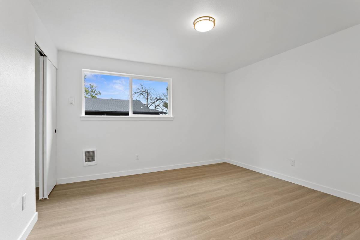 Townhouse for rent at 3240 SE 90th Place, Portland, OR 97266