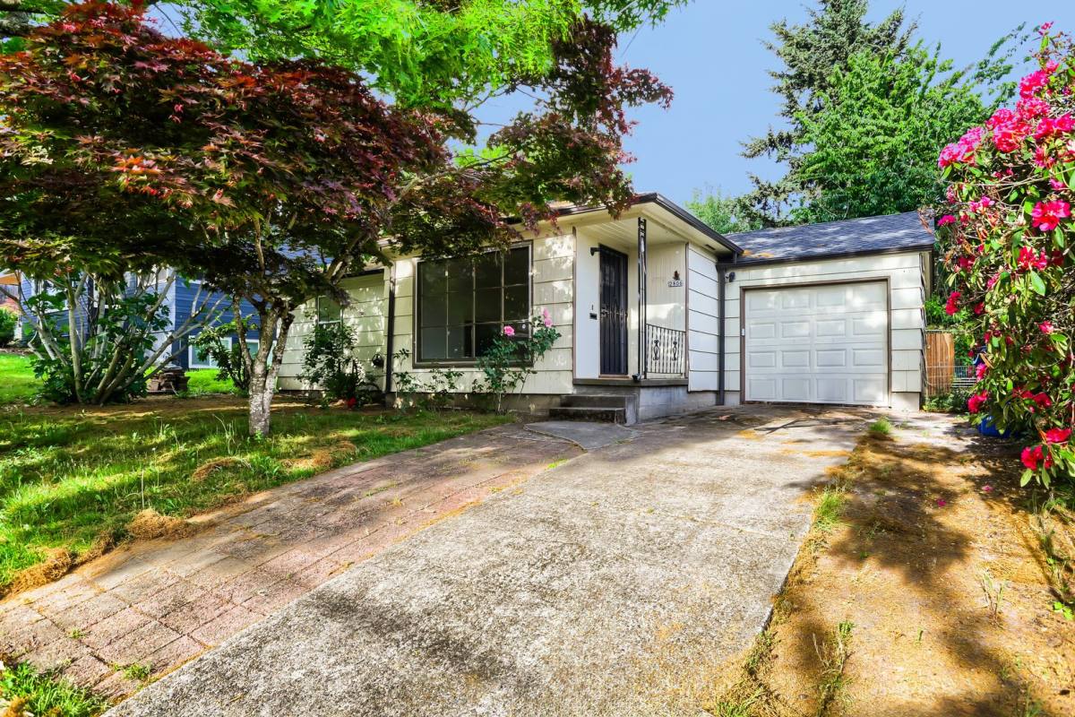 House for rent at 2806 SE 78th Ave, Portland, OR 97206