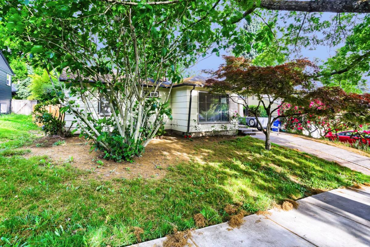 House for rent at 2806 SE 78th Ave, Portland, OR 97206