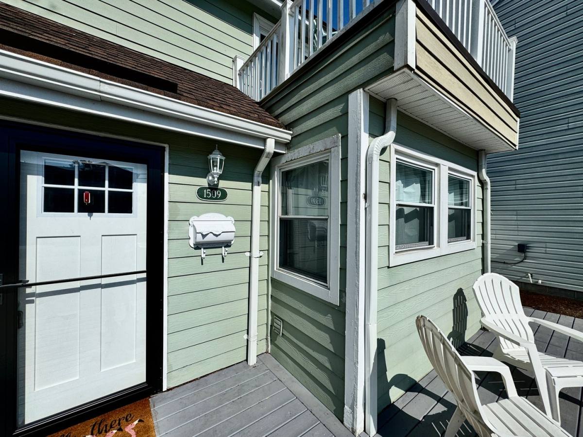 Townhouse for rent at 1509 Cypress Ave, Virginia Beach, VA 23451