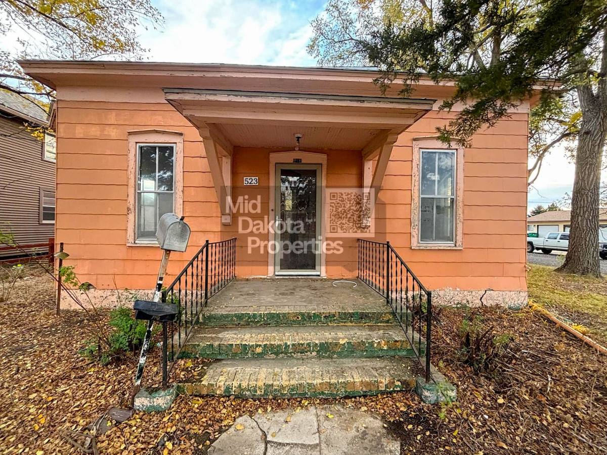 House for rent at 523 W 2nd Ave, Mitchell, SD 57301