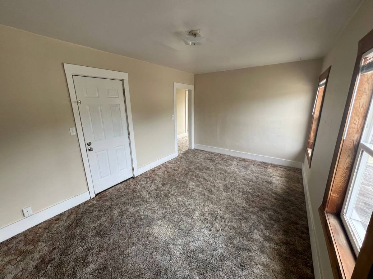 Apartment for rent at 284 S 10th St, Coos Bay, OR 97420
