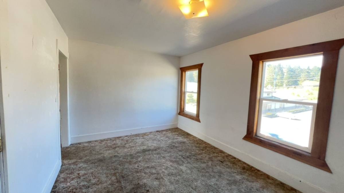 Apartment for rent at 284 S 10th St, Coos Bay, OR 97420