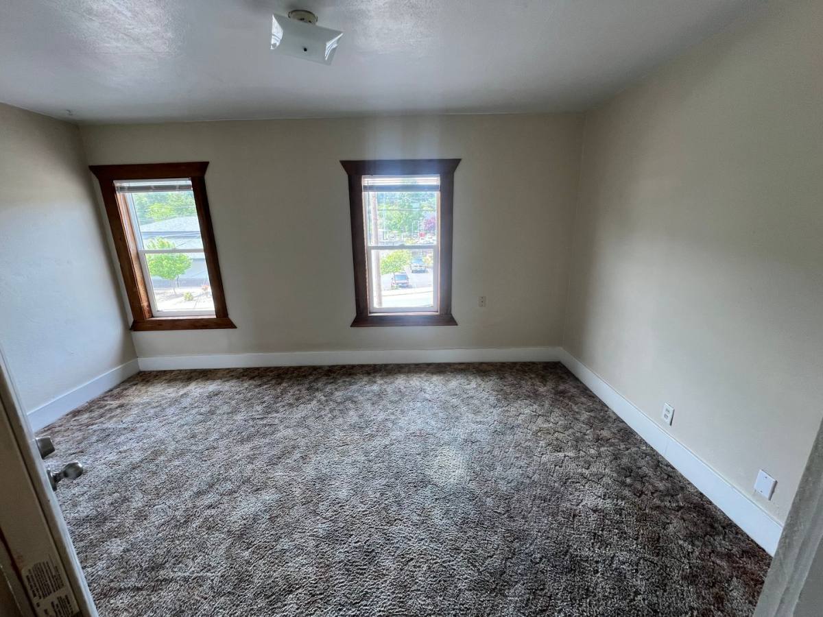 Apartment for rent at 284 S 10th St, Coos Bay, OR 97420