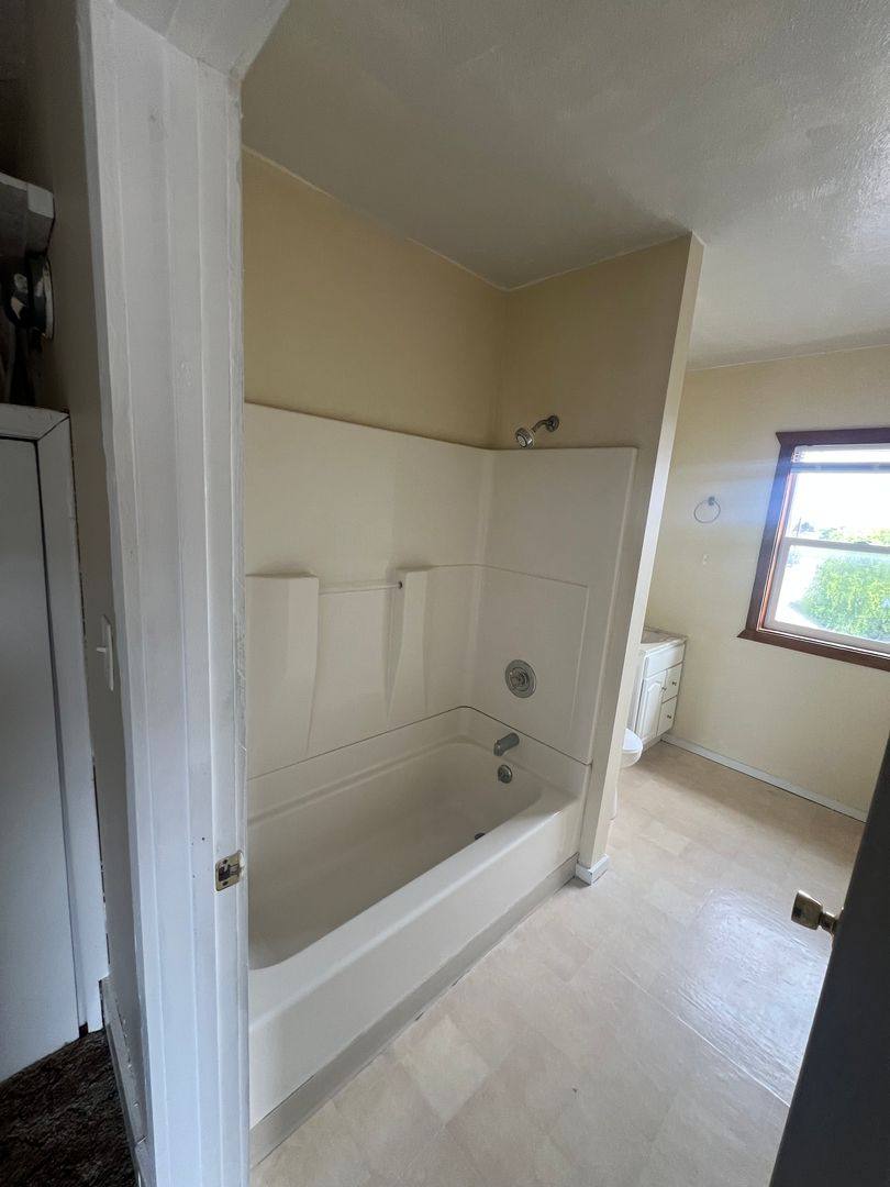 Apartment for rent at 284 S 10th St, Coos Bay, OR 97420