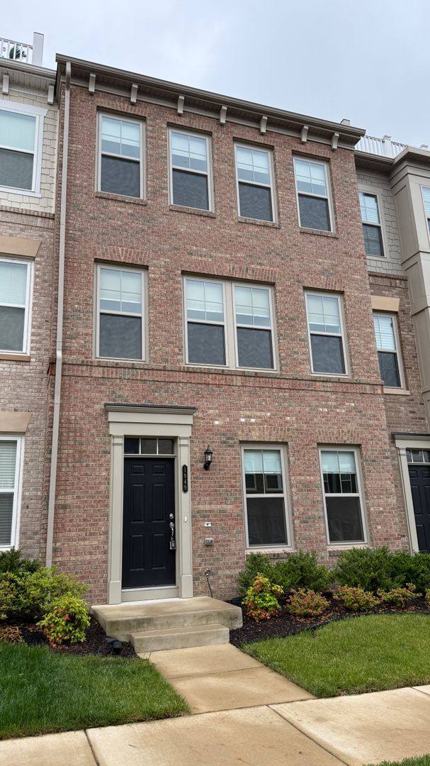 Townhouse for rent at 1949 Greenbriar Hall Rd, Dumfries, VA 22026