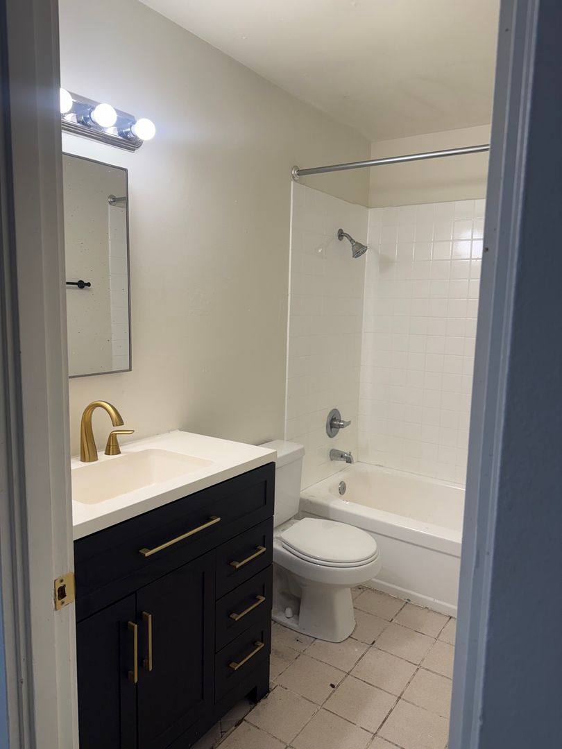 Apartment for rent at 14421 8th Ave SW, Seattle, WA 98166