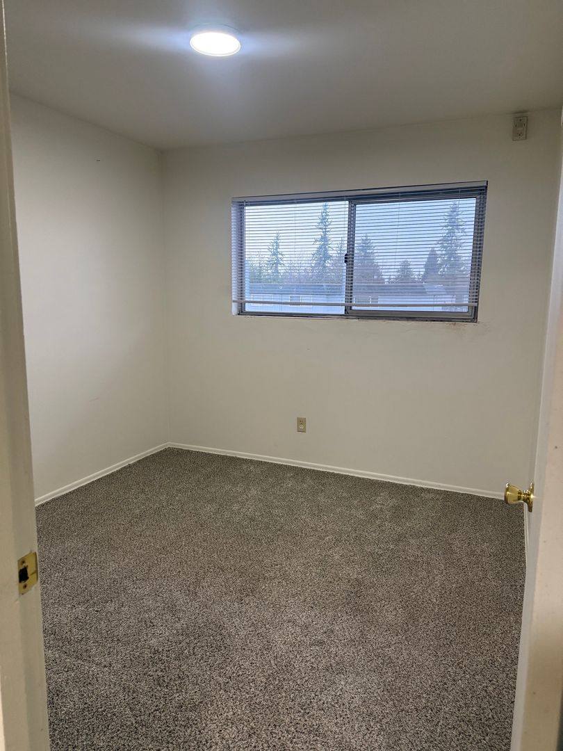 Apartment for rent at 14421 8th Ave SW, Seattle, WA 98166