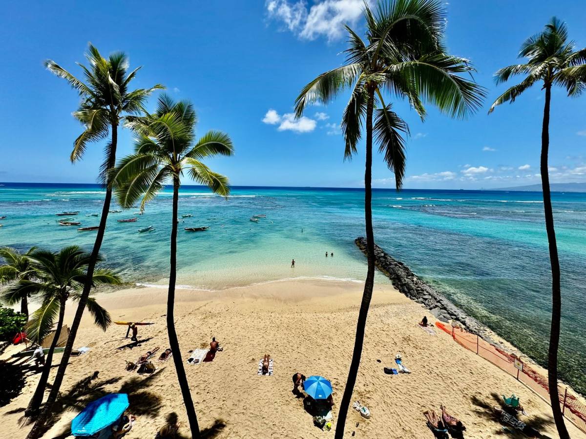 Apartment for rent at 2895 Kalakaua Ave #COLONY Surf, Honolulu, HI 96815