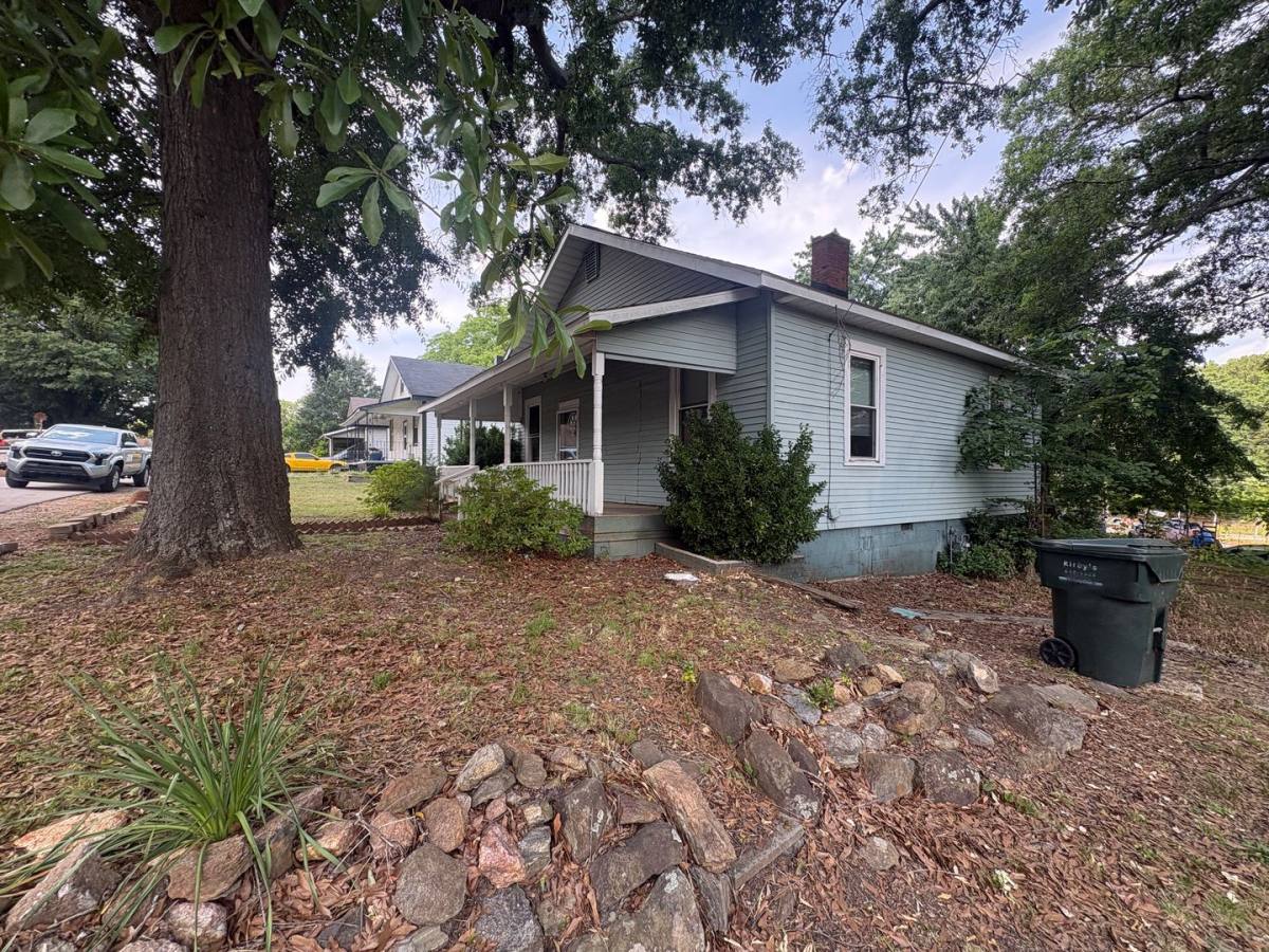 House for rent at 15 Circle St, Taylors, SC 29687